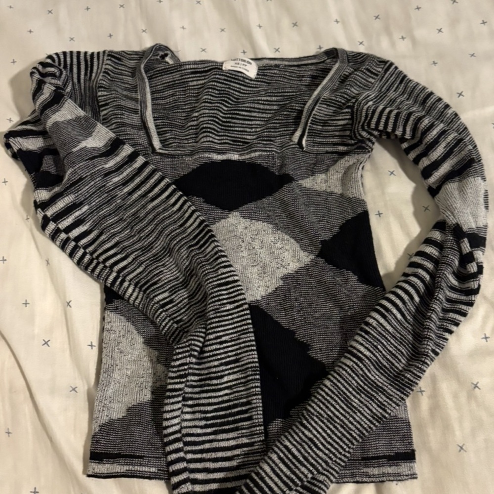 Vintage Patterned Black and Gray Long Sleeve Top